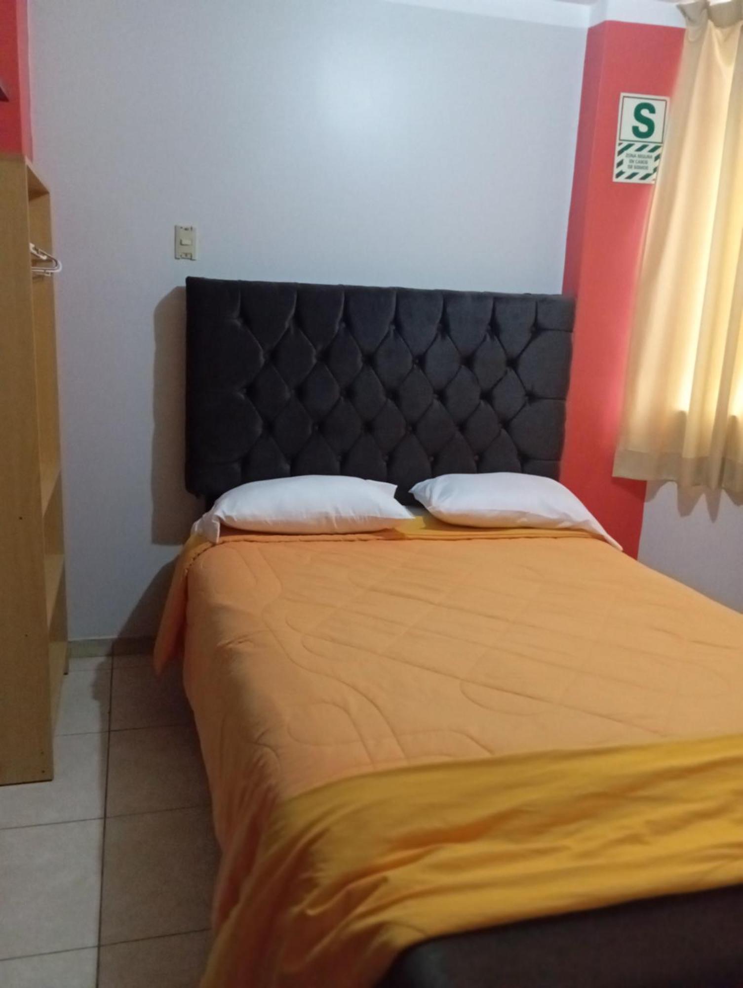 Hotel Los Gladiolos กาฮามาร์กา ภายนอก รูปภาพ